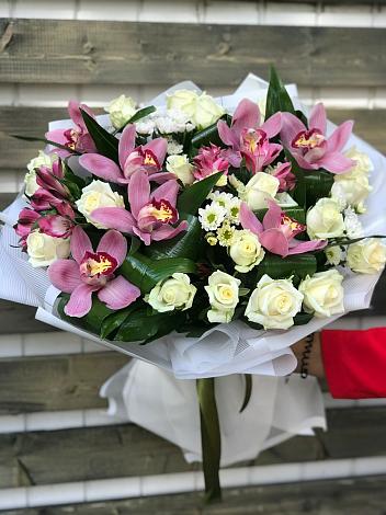 Букет цветов из: Розы и Хризантемы в Лобва