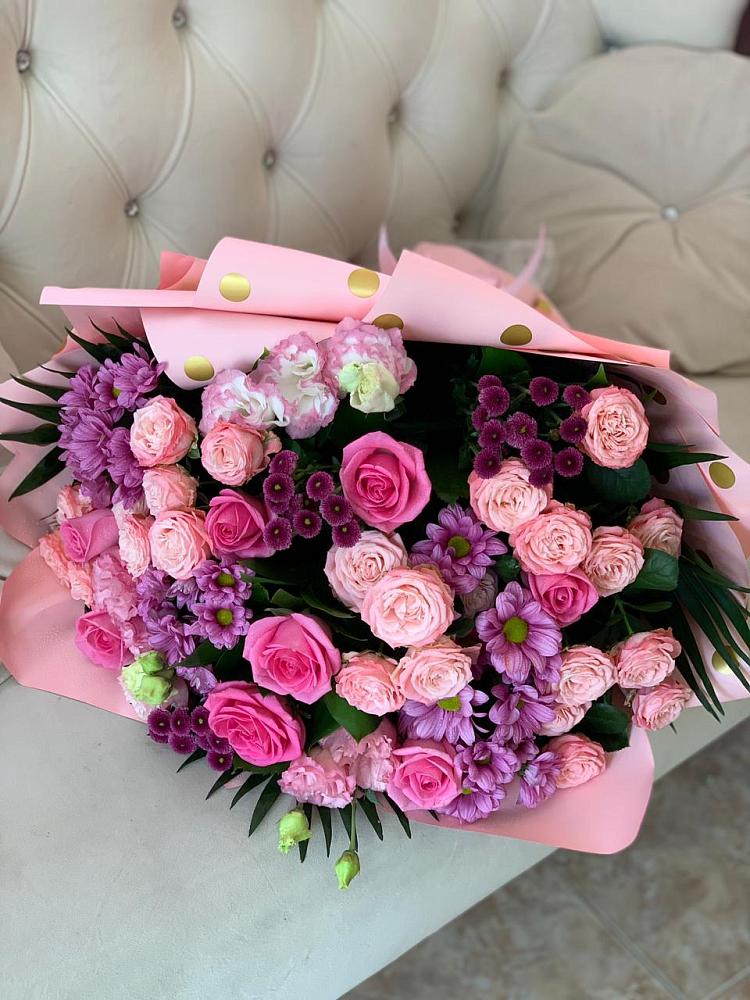 Букет цветов из: Хризантемы, Розы и Лизиантусы в Лобва