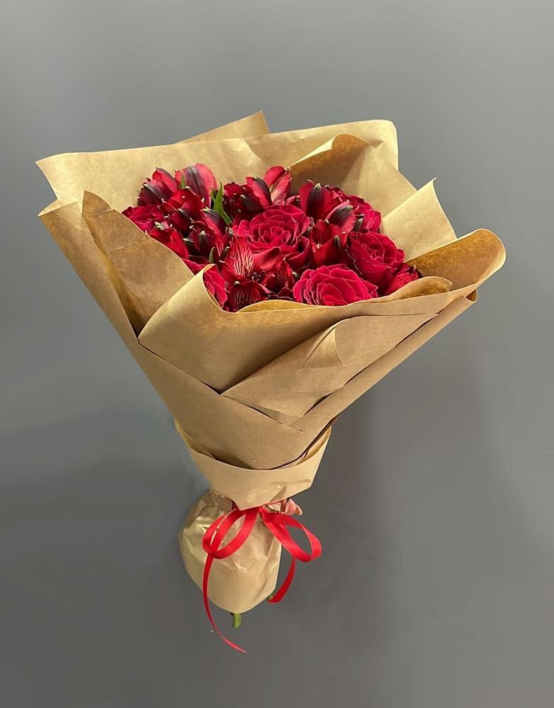 Букет цветов из: Альстромерии и Розы в Лобва