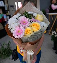 Букет цветов из:  Герберы, Розы и Хризантемы в Лобва