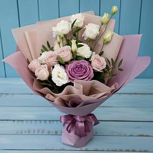Букет цветов из:  Розы и Лизиантусы в Лобва