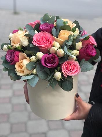 Цветочная композиция из Розы в шляпной коробке в Лобва