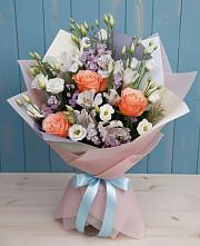 Букет цветов из:  Лизиантусы, Розы, Альстромерии и Гипсофила в Лобва
