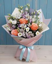 Букет цветов из:  Лизиантусы, Розы, Альстромерии и Гипсофила в Лобва