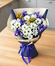 Букет цветов из:  Розы, Ирисы и Хризантемы в Лобва