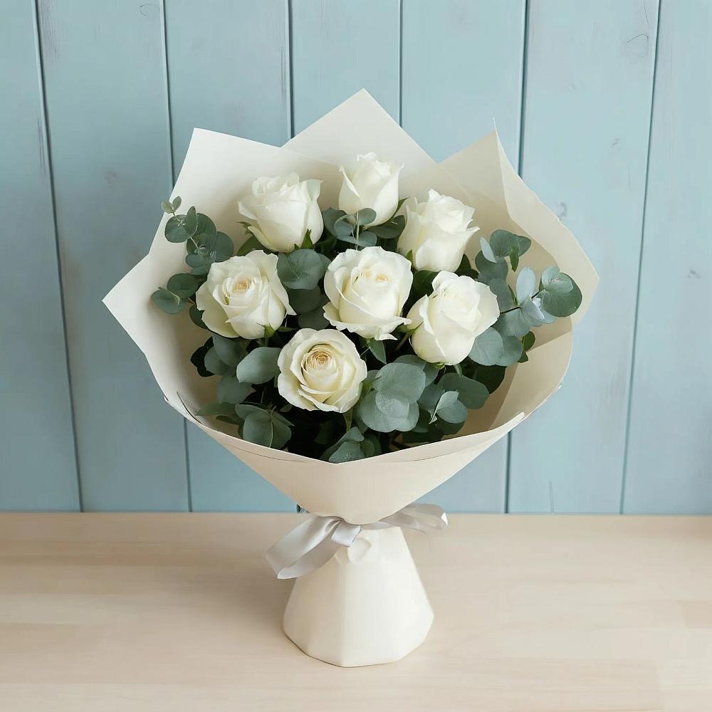 Букет Белые розы в Эвкалипте в Лобва