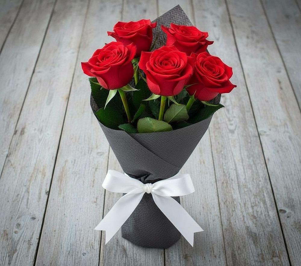 Букет 5 Красных роз Эдлесс Лав в Лобва